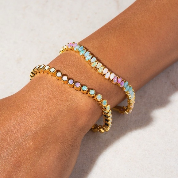 Elegant Gold and Opal Bracelet - Picture 1 of 2